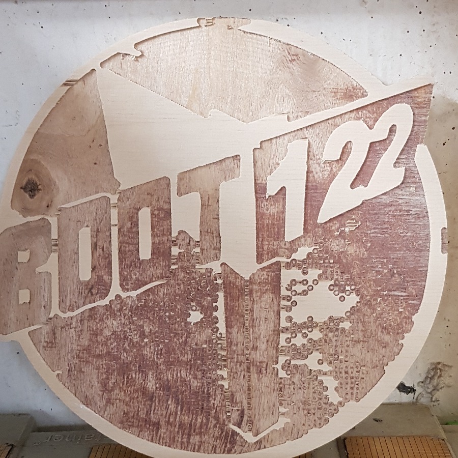 CNC-gefreesd houten Boot 122 bordje met ster en gestippeld patroon